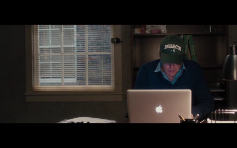 Apple MacBook Pro 15 Product Placement in Movies – The Rewrite (1)