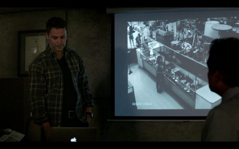 Apple MacBook Pro 15 - True Detective - Product Placement in Tv Series (3)