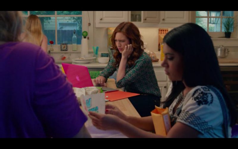Apple MacBook – Pitch Perfect 2 (5)