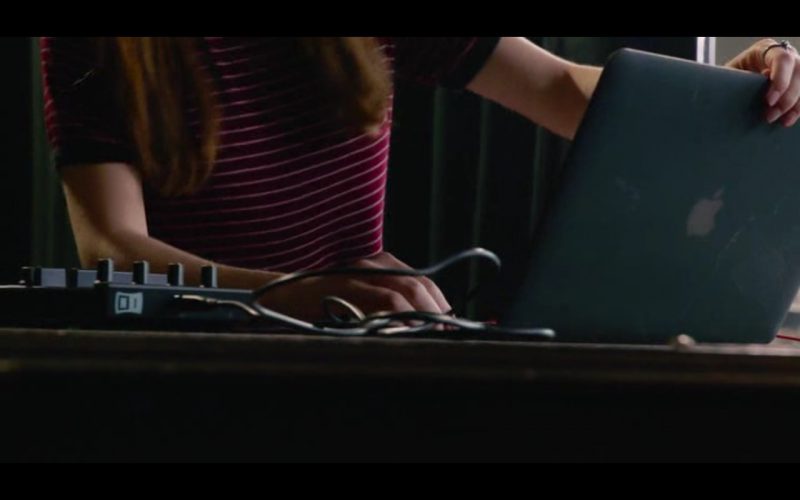 Apple MacBook – Pitch Perfect 2 (7)
