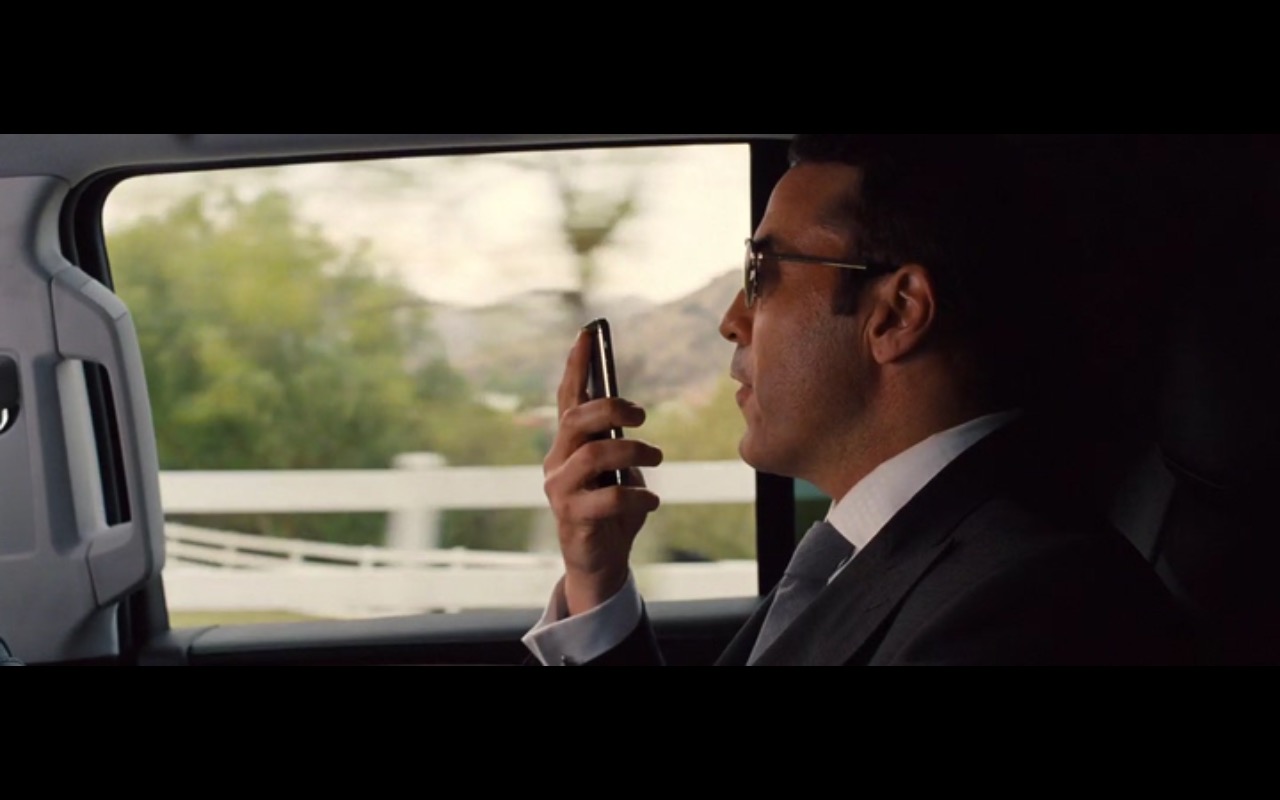 Apple iPhone 5-5S - Entourage 2015 Product Placement (3)
