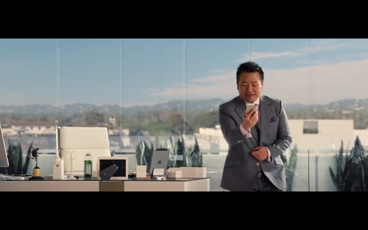 Apple iPhone 5-5S - Entourage 2015 Product Placement (5)