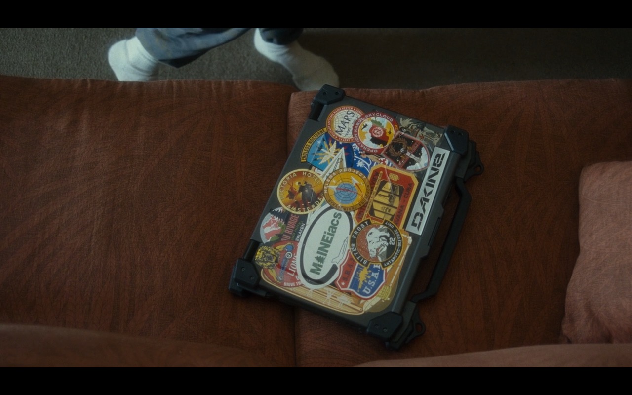 DELL Notebook - Aloha Movie Product Placement (7)