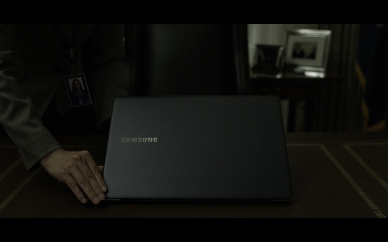 Samsung Laptop - House Of Cards
