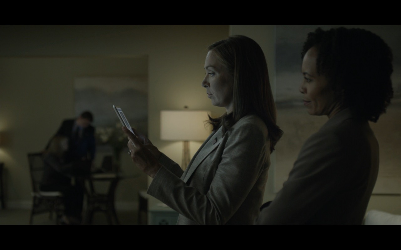 Samsung Tablet - House Of Cards (2)