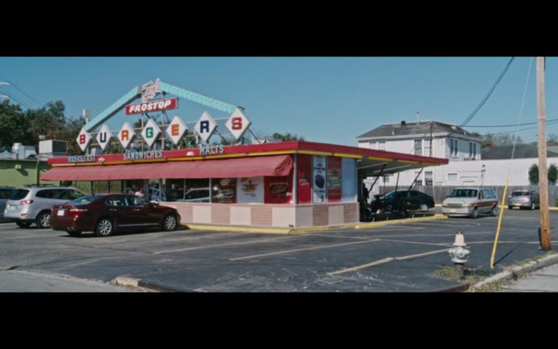 Ted's Frostop fast-food drive-in restaurant in Jack Reacher: Never Go Back (2016)