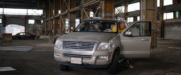 Ford Explorer SUV in CENTRAL INTELLIGENCE (2016)
