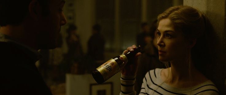 Leffe beer drunk by Rosamund Pike in GONE GIRL (2014)