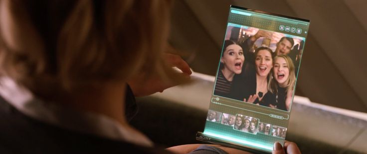 Sony tablet used by Jennifer Lawrence in PASSENGERS (2016)