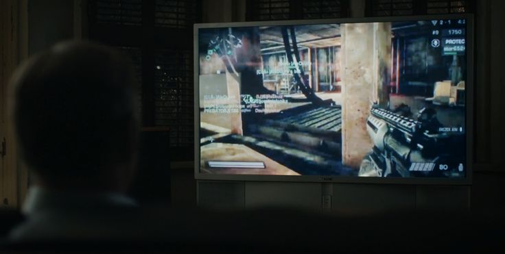 Sony TV and Killzone 3 video game used by Kevin Spacey in HOUSE OF CARDS: CHAPTER 9 (2013)