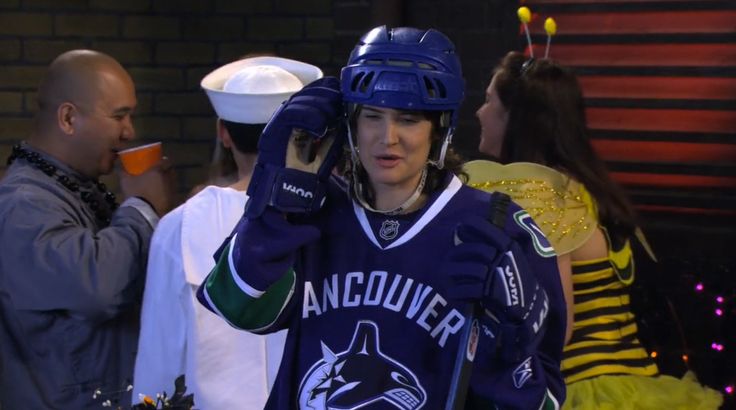 Vancouver Canucks x Reebok jersey worn by Cobie Smulders in HOW I MET YOUR MOTHER: THE SLUTTY PUMPKIN RETURNS (2011)
