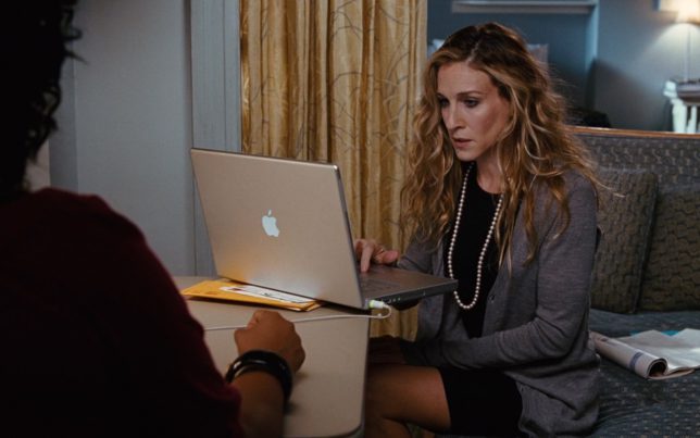 Apple Laptop Used By Sarah Jessica Parker – Sex and the City (17)