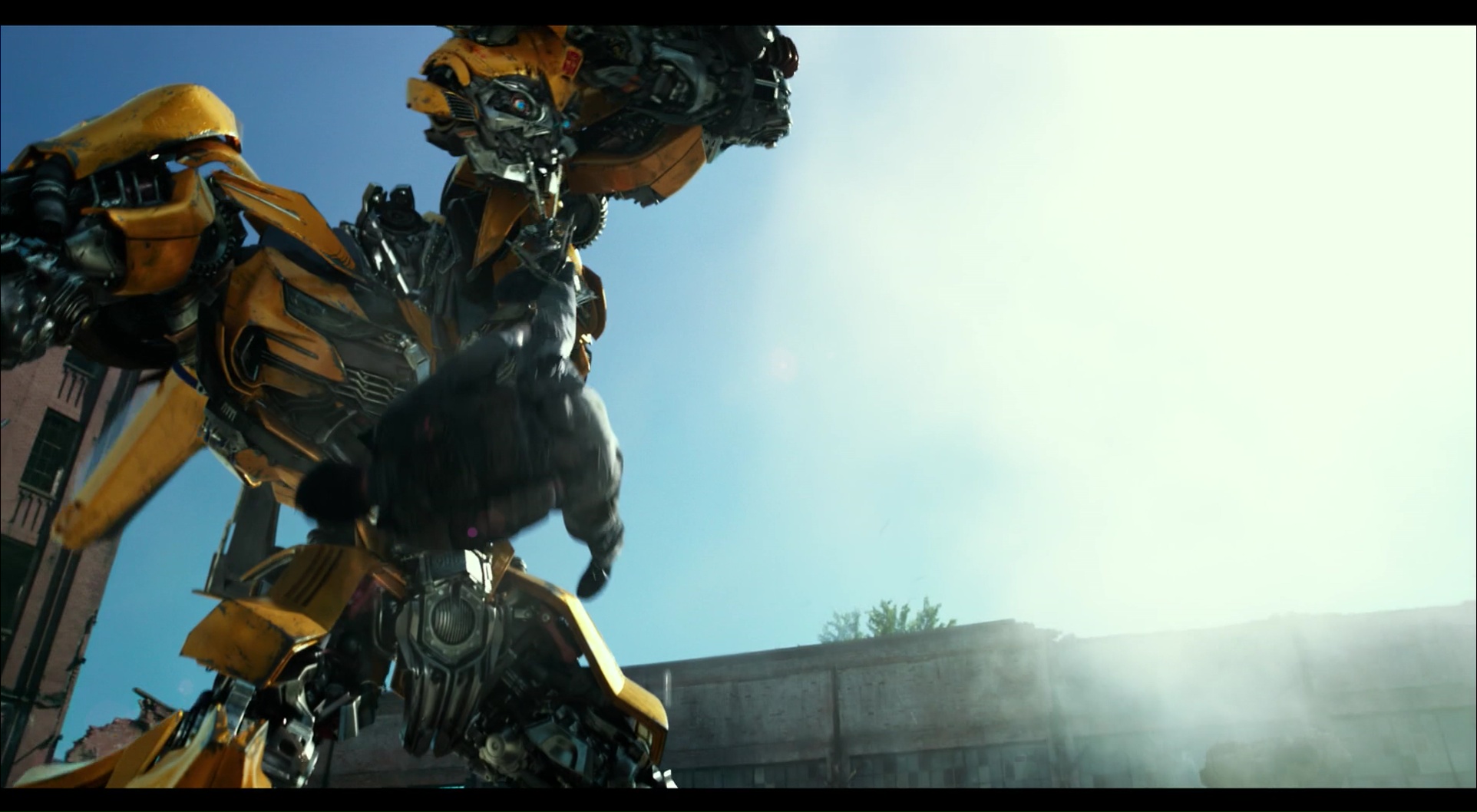 3 трансформеры 5. Transformers: the last Knight (2017) Bumblebee WWII игрушка. Трансформеры прилетели на землю.