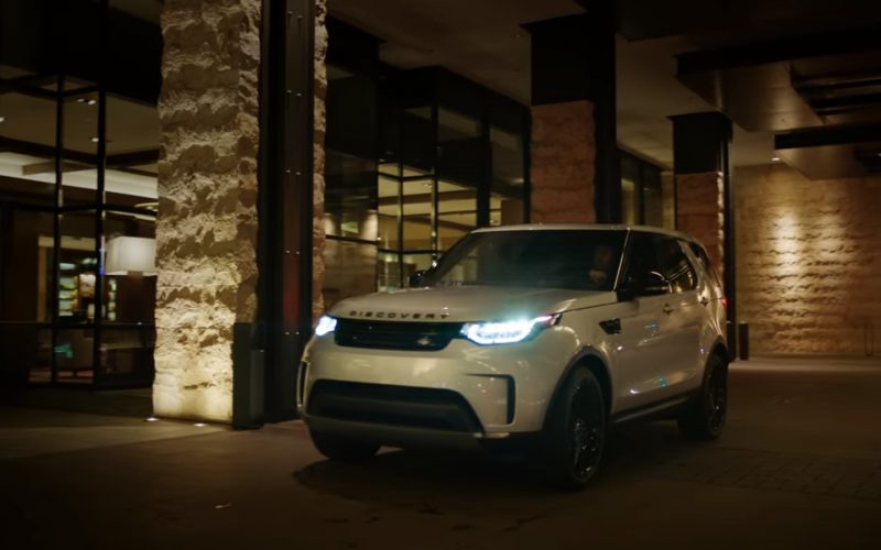 White Land Rover Discovery Car in Losing Sleep by Chris Young (2017)