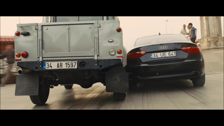 Land Rover Defender 110 Crew Cab driven by Naomie Harris in SKYFALL (2012)