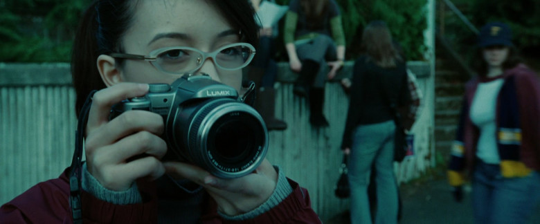 Panasonic Lumix FZ50 camera used by Christian Serratos as Angela Weber in TWILIGHT (2008)