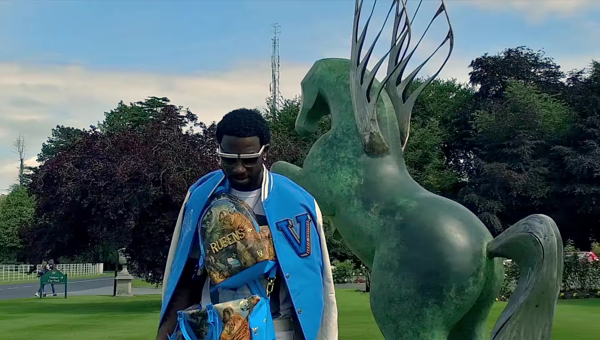 Rubens in Masters LV X Koons Bags and Clothing in Members Only by Gucci Mane (2017)