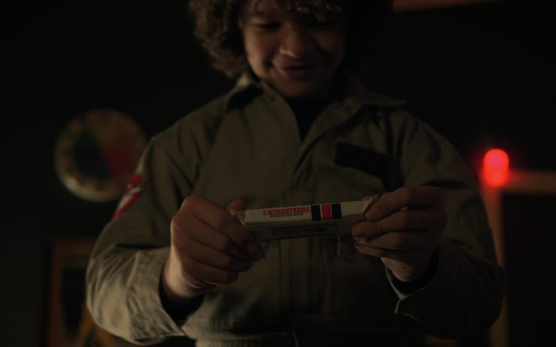 3 Musketeers Candy Bars and Gaten Matarazzo (Dustin) in Stranger Things (1)