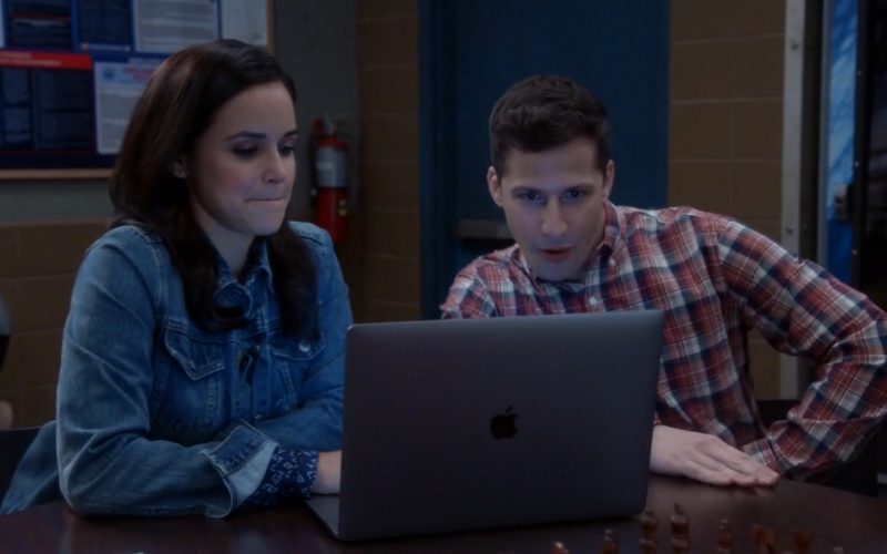 Apple MacBook Used by Andy Samberg and Melissa Fumero in Brooklyn Nine-Nine (13)
