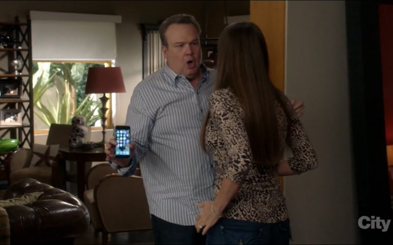 Apple iPhone Used by Eric Stonestreet in Modern Family (1)