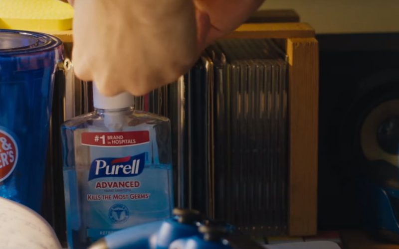 Dave & Buster's Drink and Purell Hand Sanitizer in Jumanji: Welcome to the Jungle (2017)