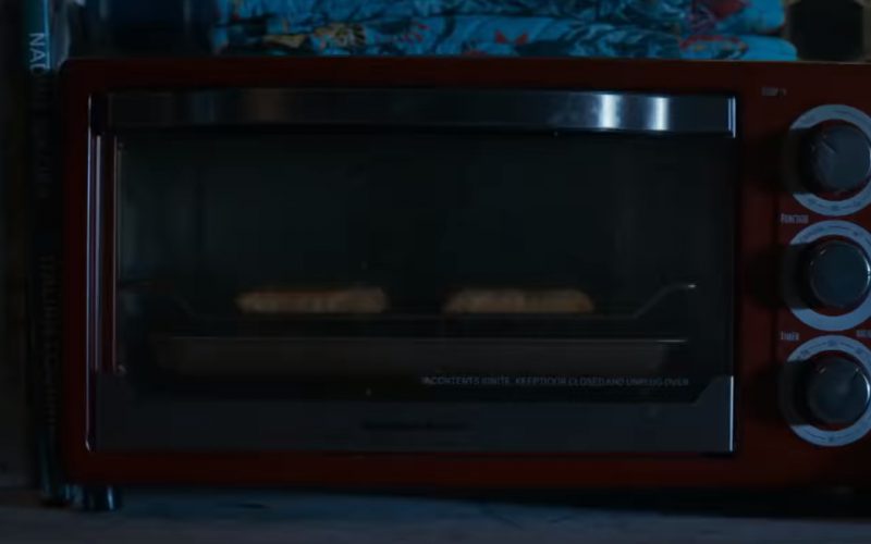 Pillsbury Wildberry Toaster Strudel in Deadpool 2 (2018)