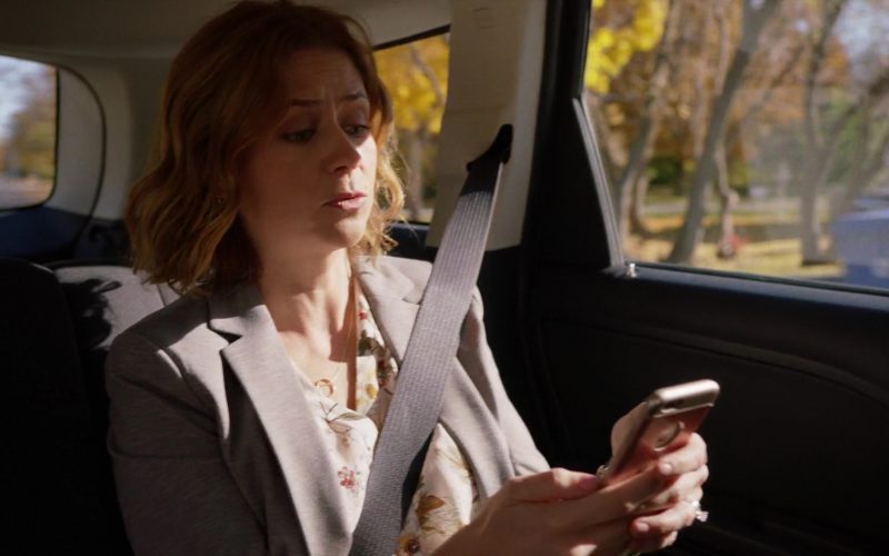 Apple iPhone Used by Jenna Fischer in Brad’s Status (1)