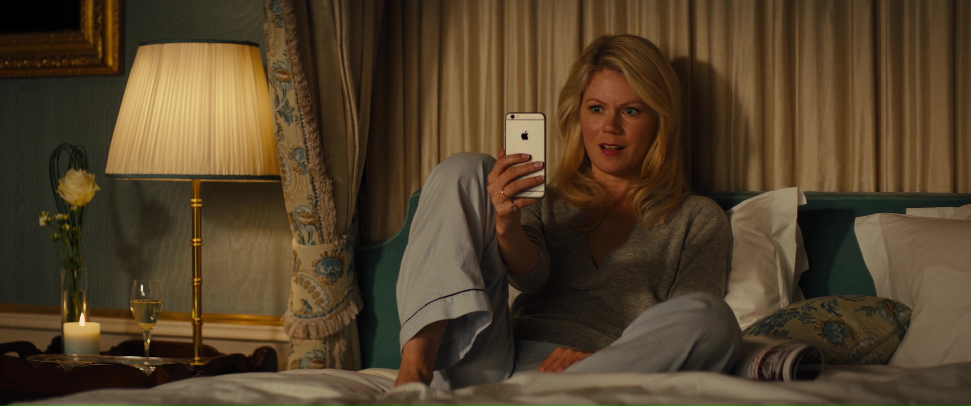 Apple iPhone Used by Hanna Alström in Kingsman 2: The ...