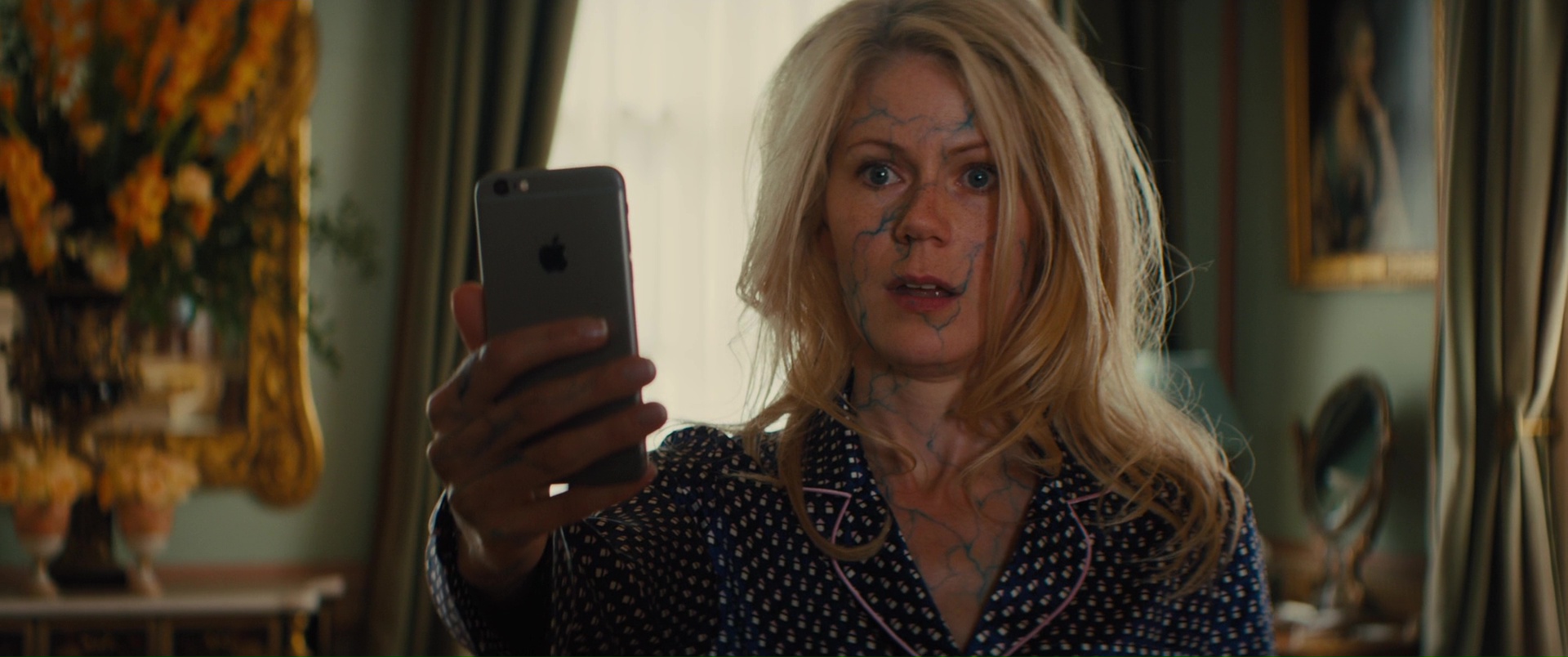 Apple IPhone Used By Hanna Alström In Kingsman 2: The Golden Circle (2017)