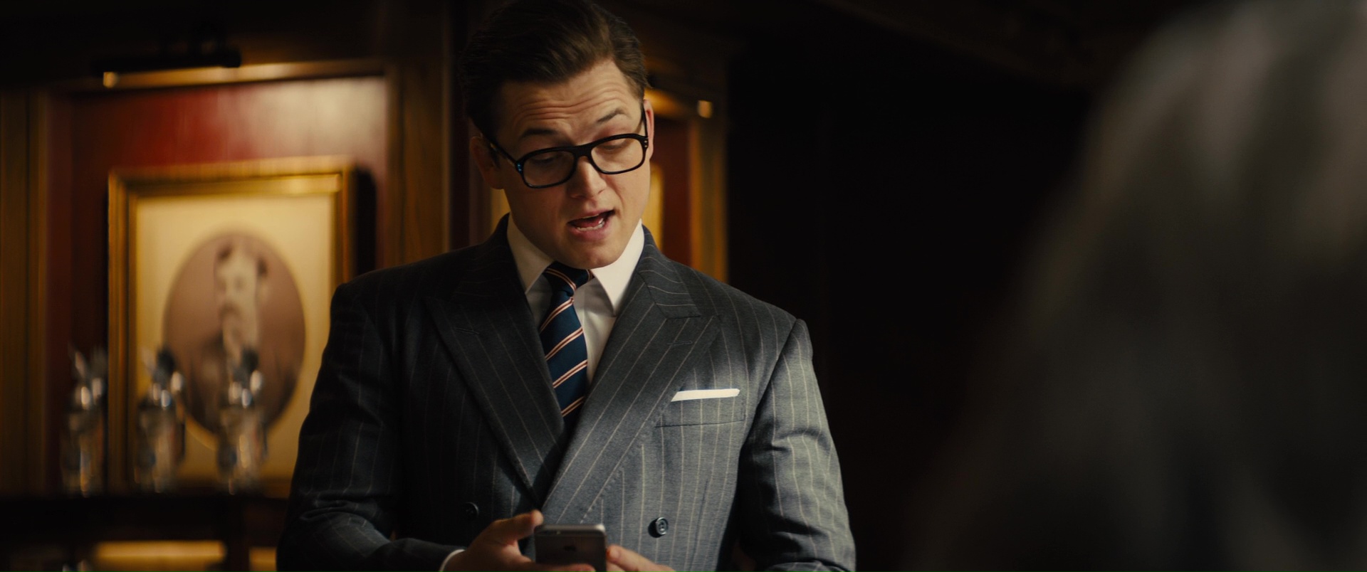 Apple iPhone Used by Taron Egerton in Kingsman 2: The Golden Circle (2017) Movie1920 x 804