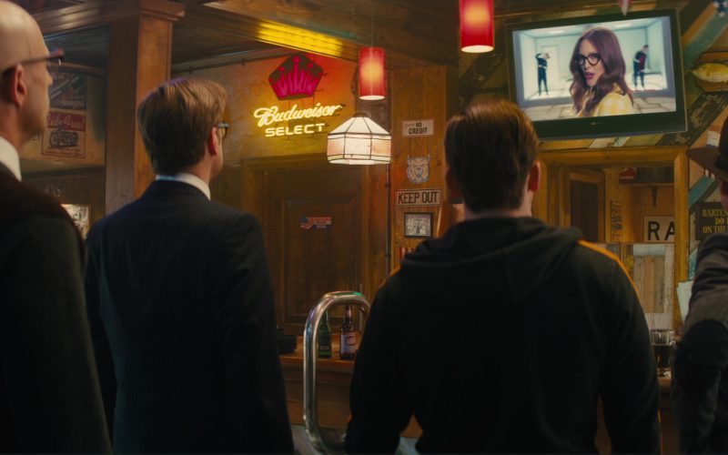 Budweiser Select Neon Sign in Kingsman The Golden Circle (1)