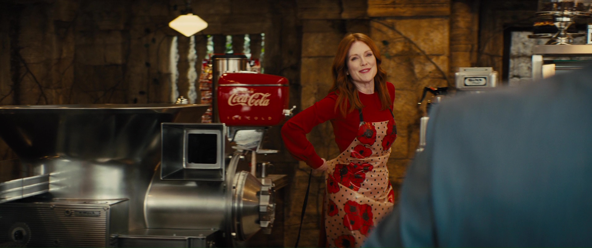 Coca-Cola and Julianne Moore in Kingsman 2: The Golden Circle (2017) Movie