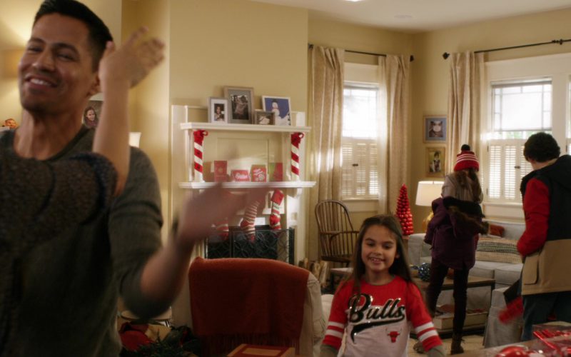 Chicago Bulls Girls Sweater in A Bad Moms Christmas (1)