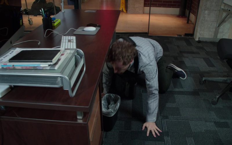 Apple iMac and Puma Shoes Worn by Thomas Middleditch in Silicon Valley (1)