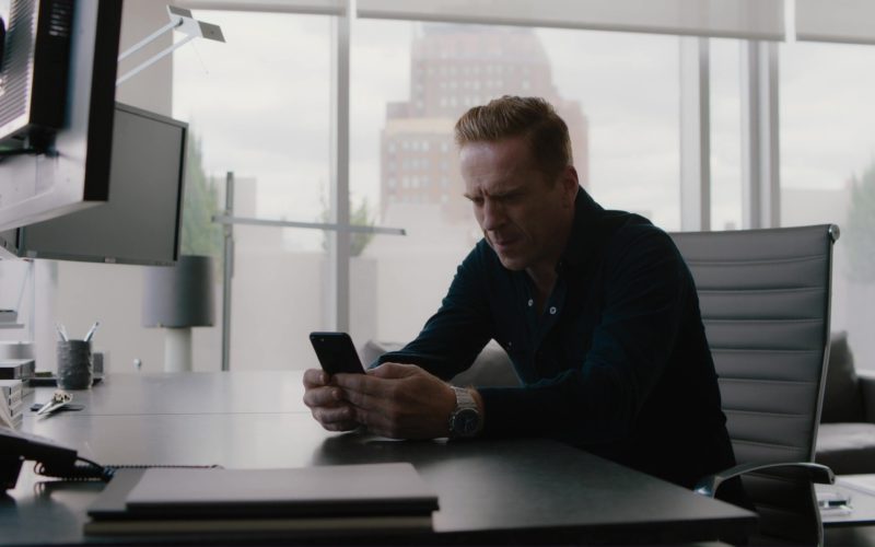 Apple iPhone 7 Used by Damian Lewis in Billions (1)