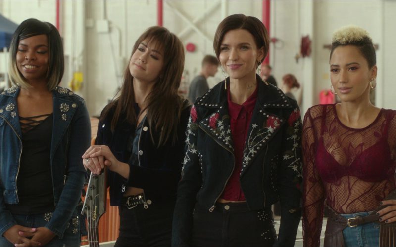 Epiphone Guitar in Pitch Perfect 3 (1)