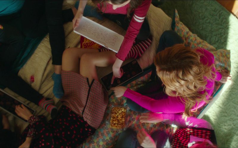 Russell Stover and Starburst Candies in Pitch Perfect 3 (2017)