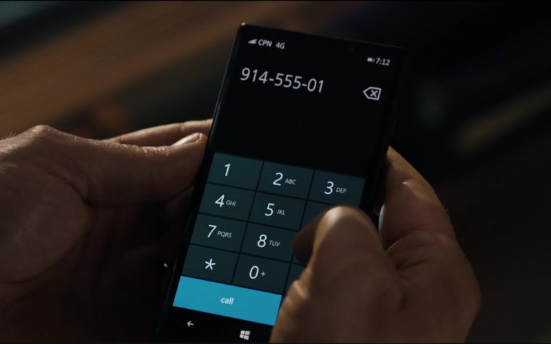 Windows Smartphone Used by Sam Neill in The Commuter (2)
