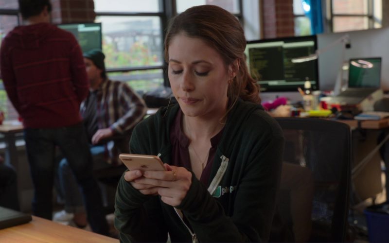 Apple iPhone Used by Amanda Crew (Monica Hall) (4)