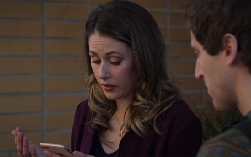 Apple iPhone Used by Amanda Crew (Monica Hall) in Silicon Valley (1)