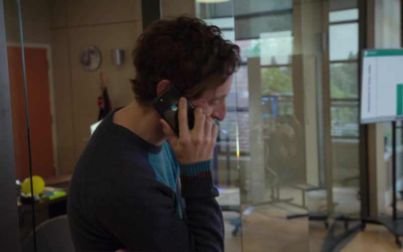 Apple iPhone Used by Thomas Middleditch in Silicon Valley (1)