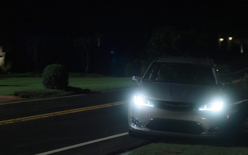 Chrysler Minivan in Game Night (1)