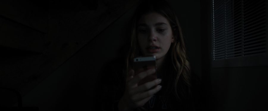 Apple IPhone Used By Camila Morrone In Death Wish (2018)