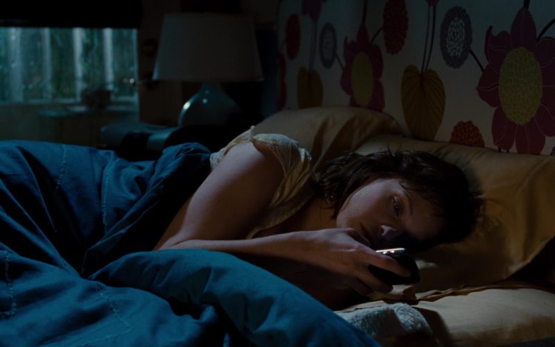 Blackberry Phone Used by Elisabeth Moss in Get Him to the Greek (1)