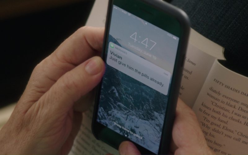 AT&T and iPhone Used by Mary Steenburgen in Book Club (1)