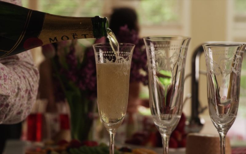Moët & Chandon Champagne in Set It Up (1)