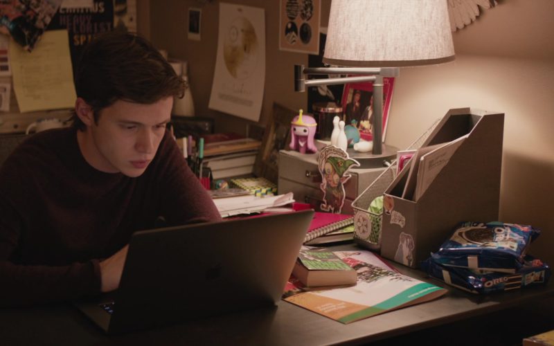 Oreo Cookies and MacBook Laptop Used by Nick Robinson in Love, Simon (2)
