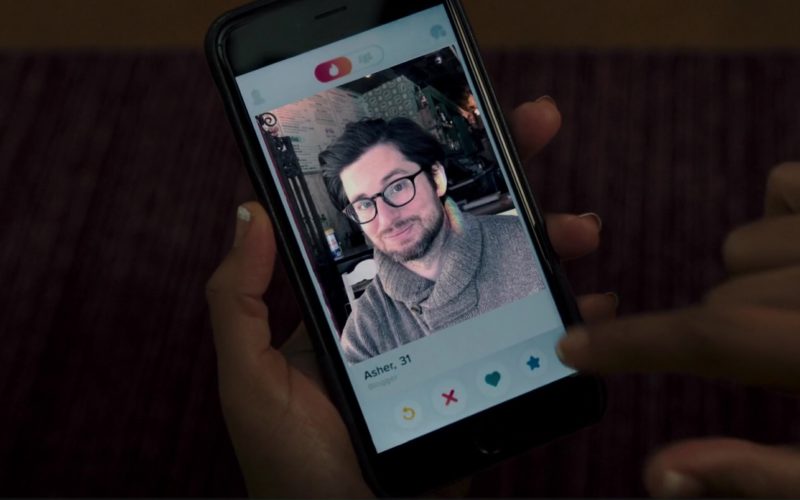 Tinder App Used by Mindy Kaling in Ocean’s 8 (1)
