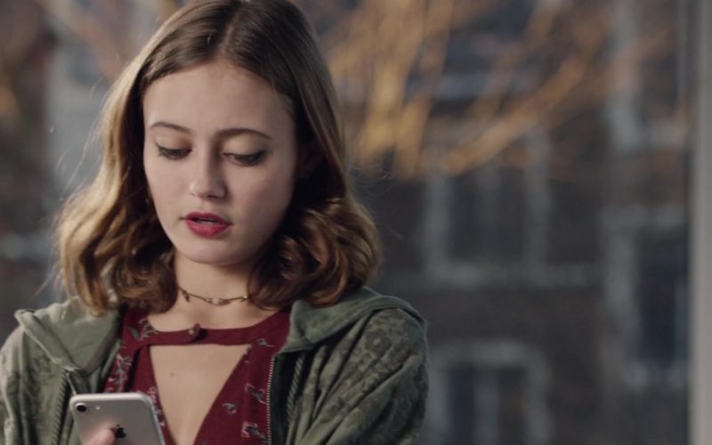 Apple iPhone Smartphone Held by Ella Purnell in UFO (5)