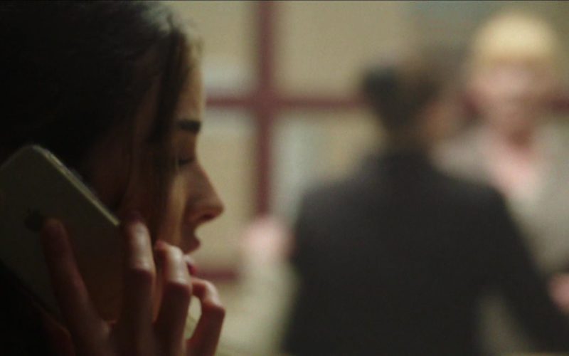 Apple iPhone Used by Olivia Culpo in Reprisal (1)